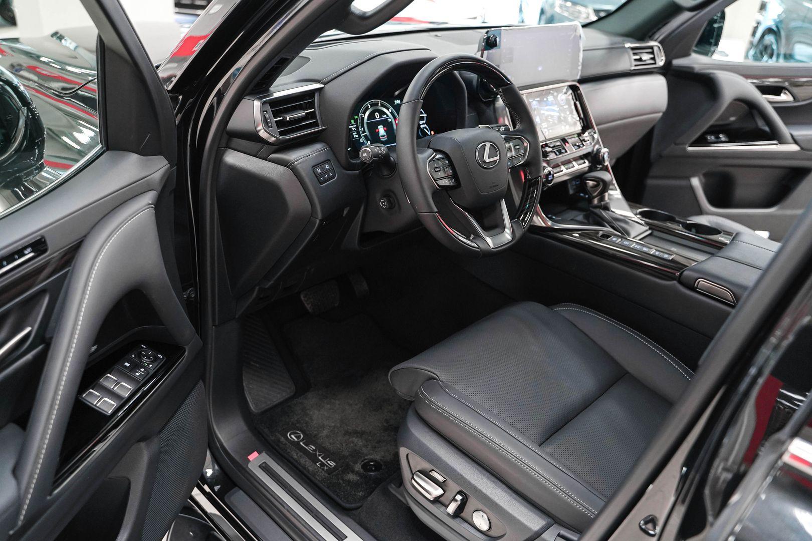 Lexus LX 2024, черный, ДЦ Орехово