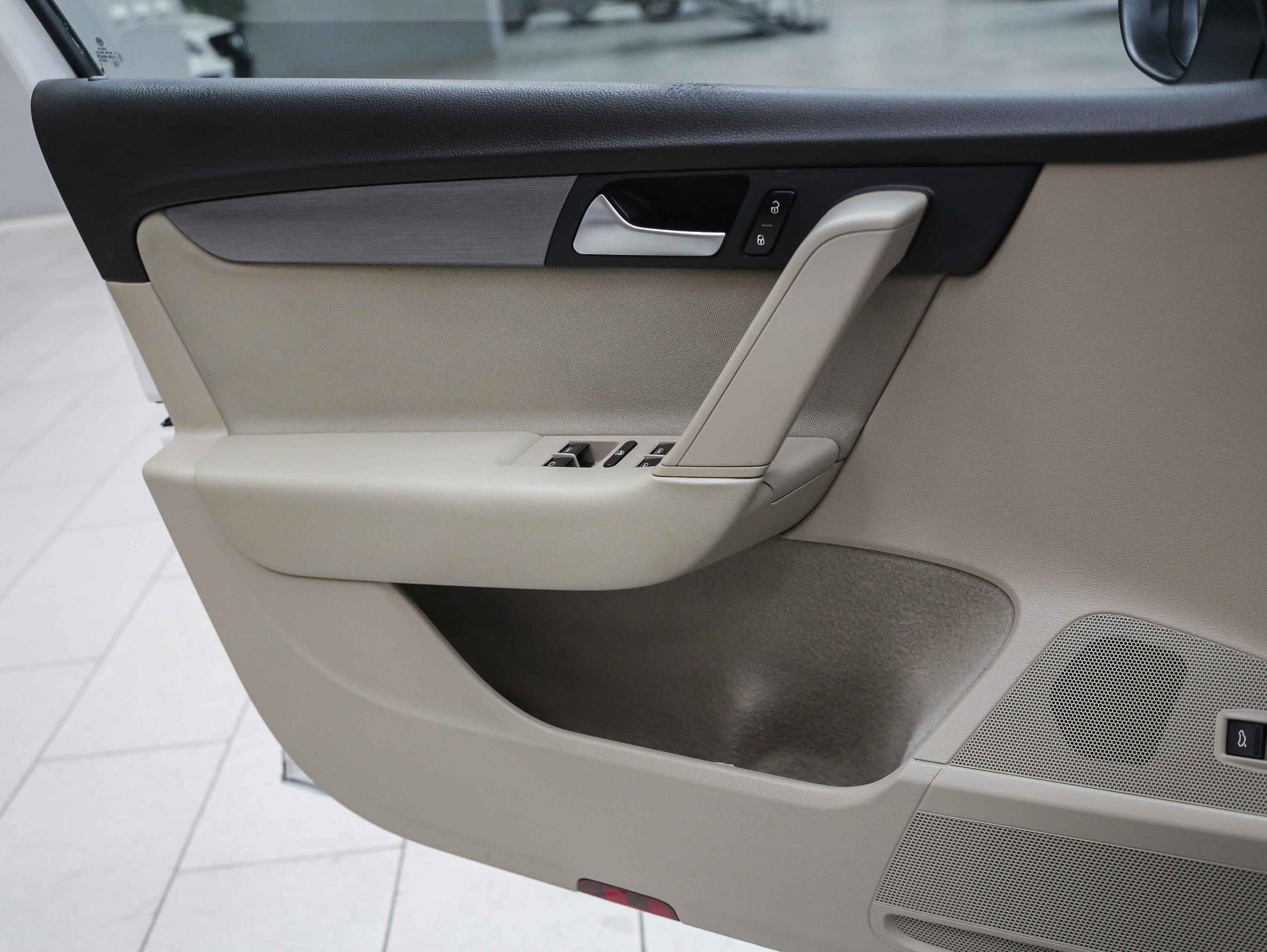 Volkswagen Passat 2014, белый, ДЦ Орехово