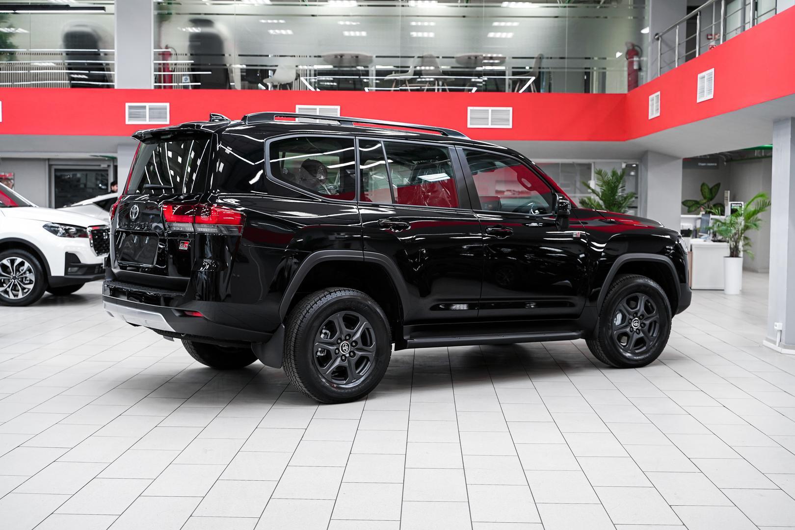 Toyota Land Cruiser 2025, черный, ДЦ Орехово
