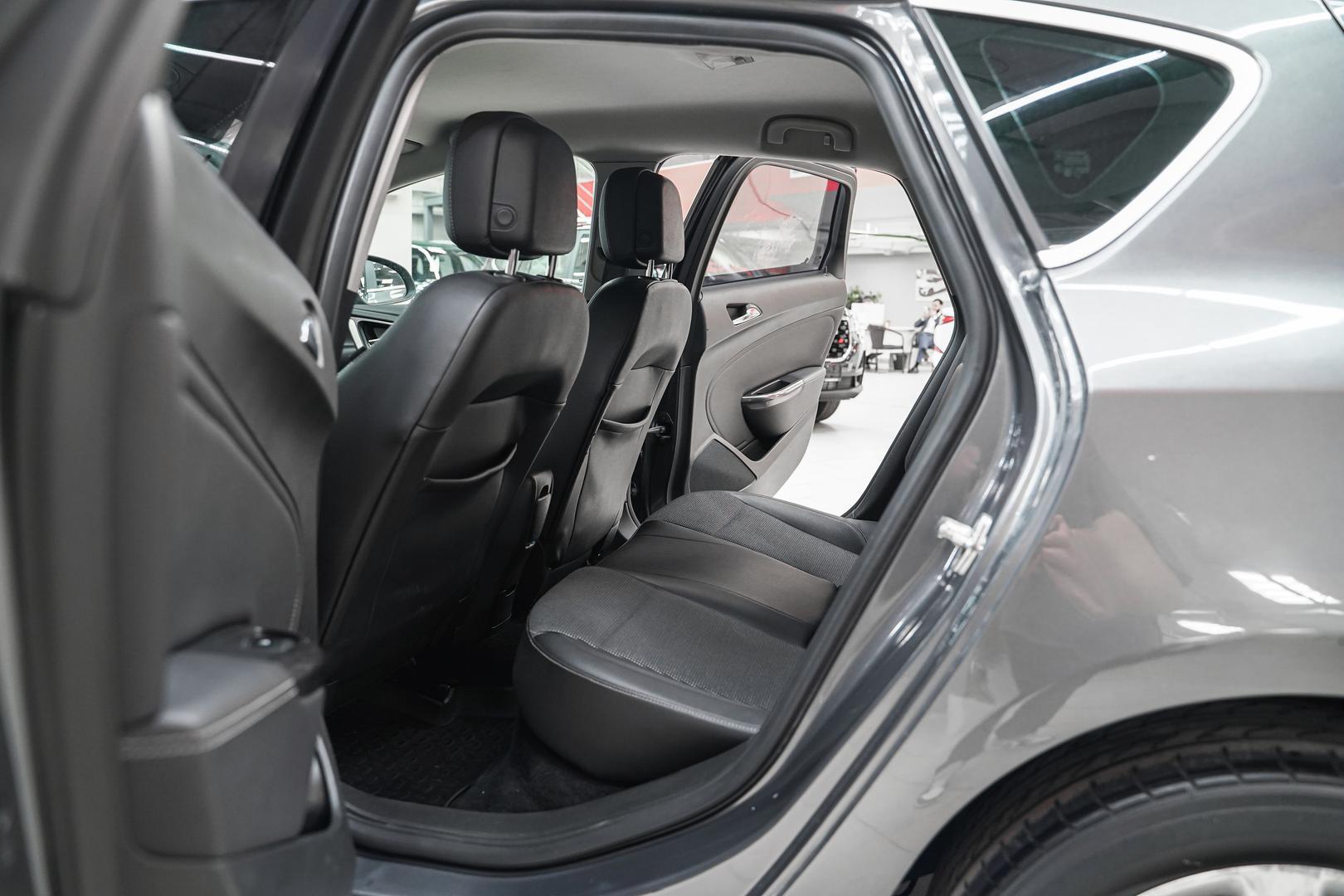 Opel Astra 2011, серый, ДЦ Орехово