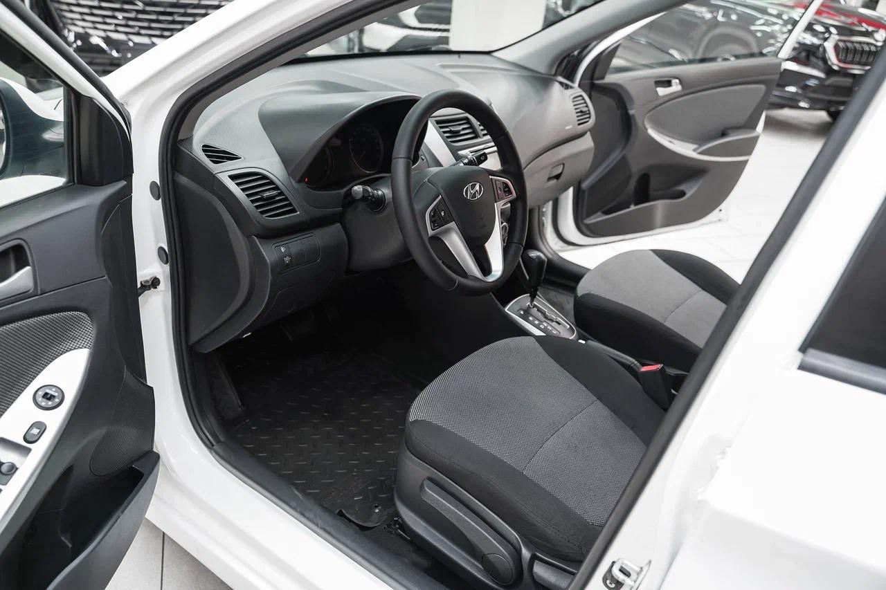 Hyundai Solaris 2012, белый, ДЦ Орехово