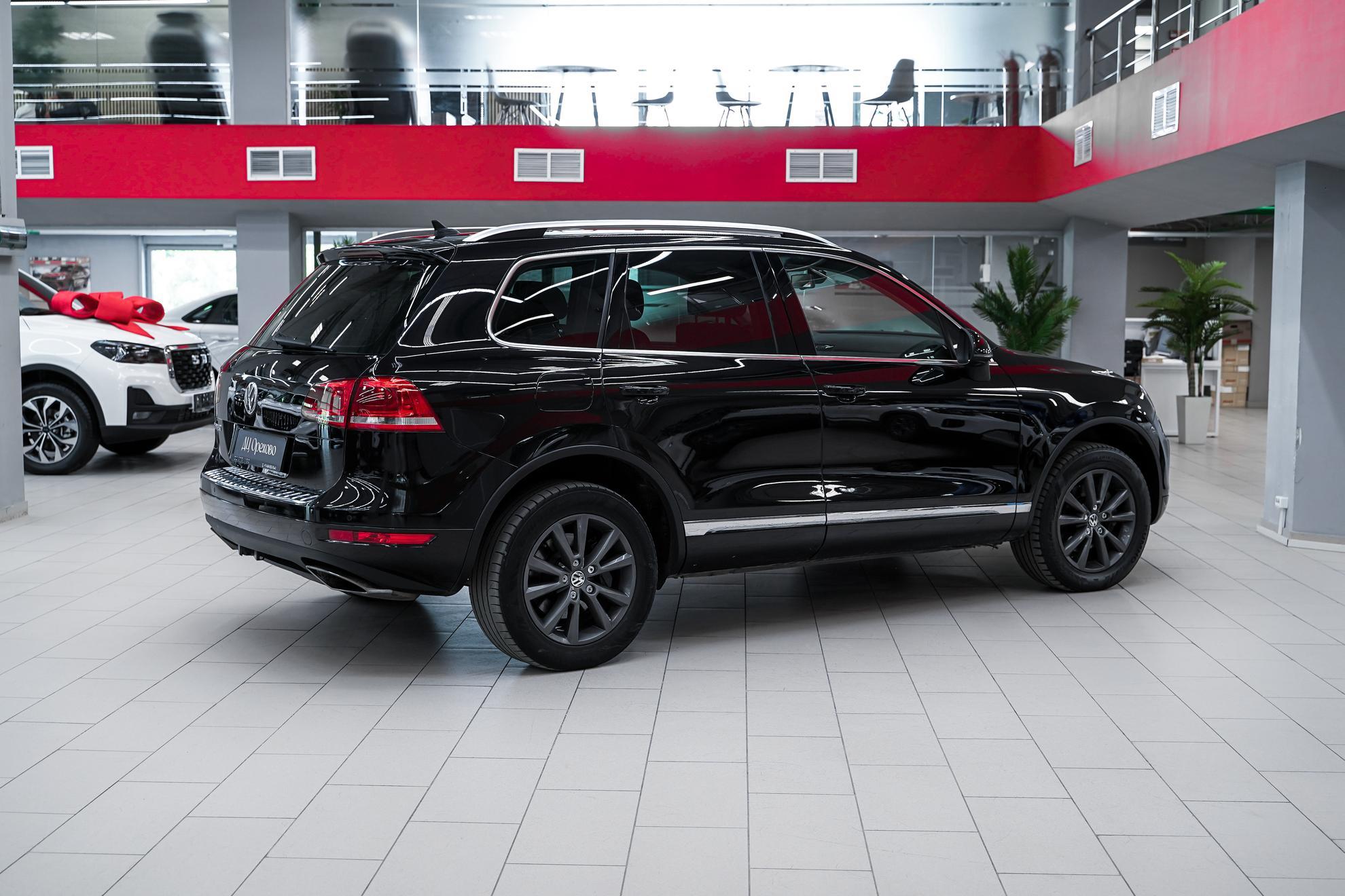 Volkswagen Touareg 2012, черный, ДЦ Орехово