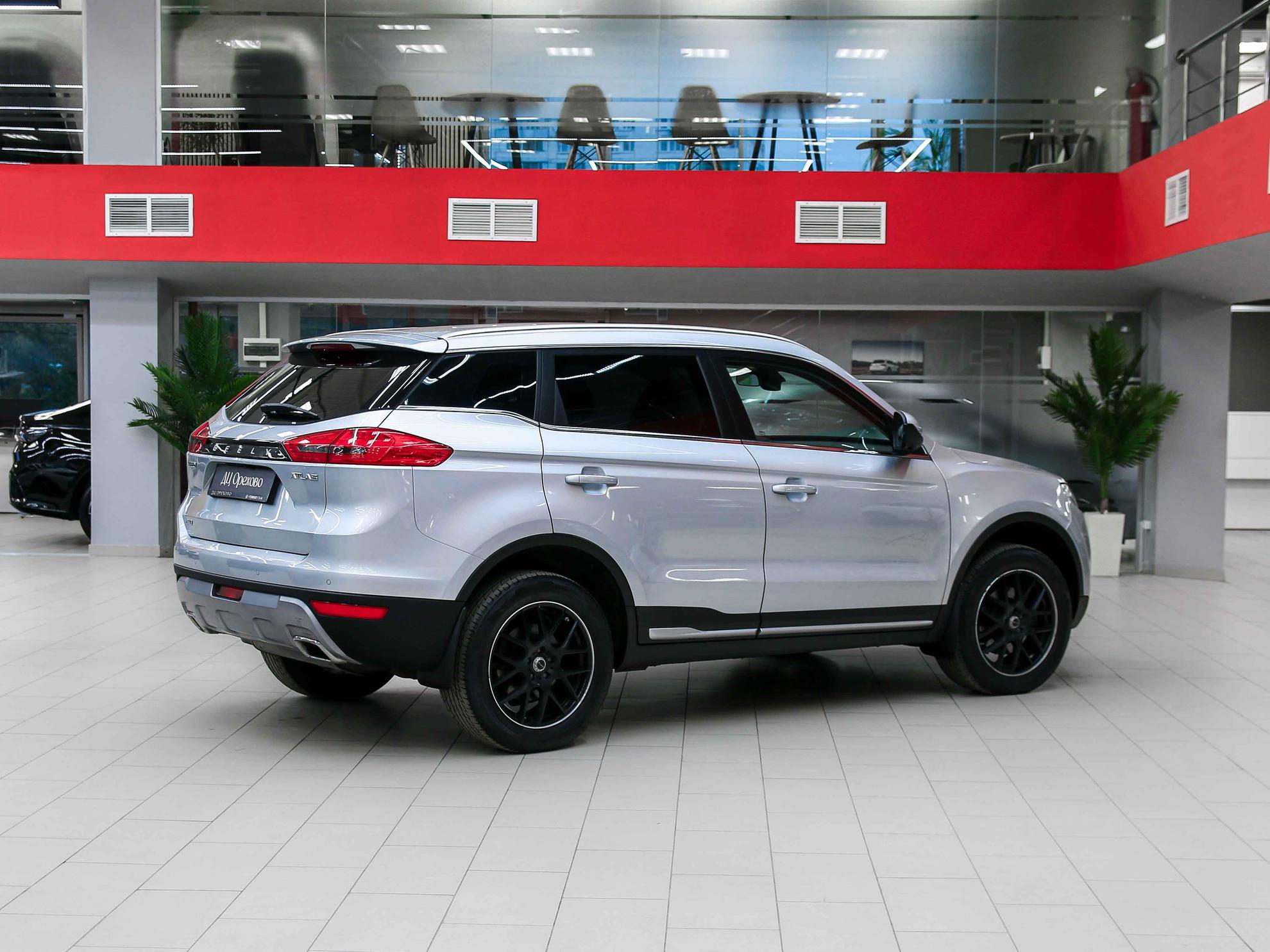 Geely Atlas 2021, серебряный, ДЦ Орехово
