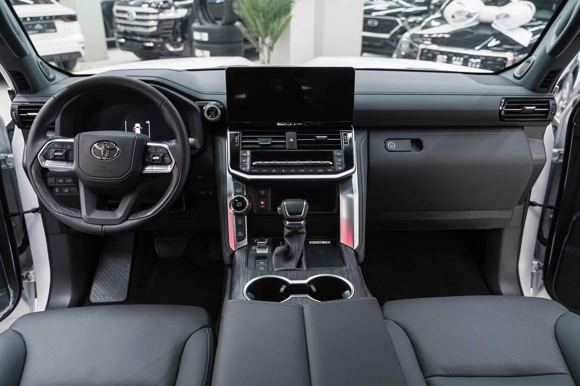 Toyota Land Cruiser 2026, белый, ДЦ Орехово