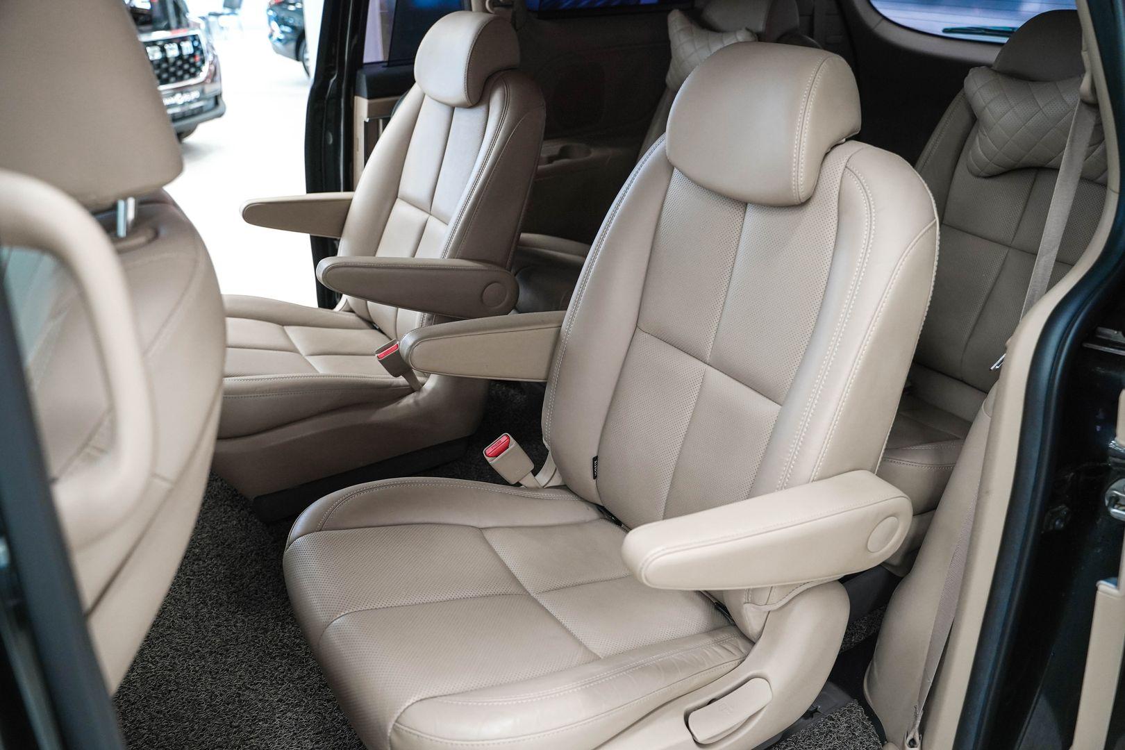 Kia Carnival 2017, черный, ДЦ Орехово
