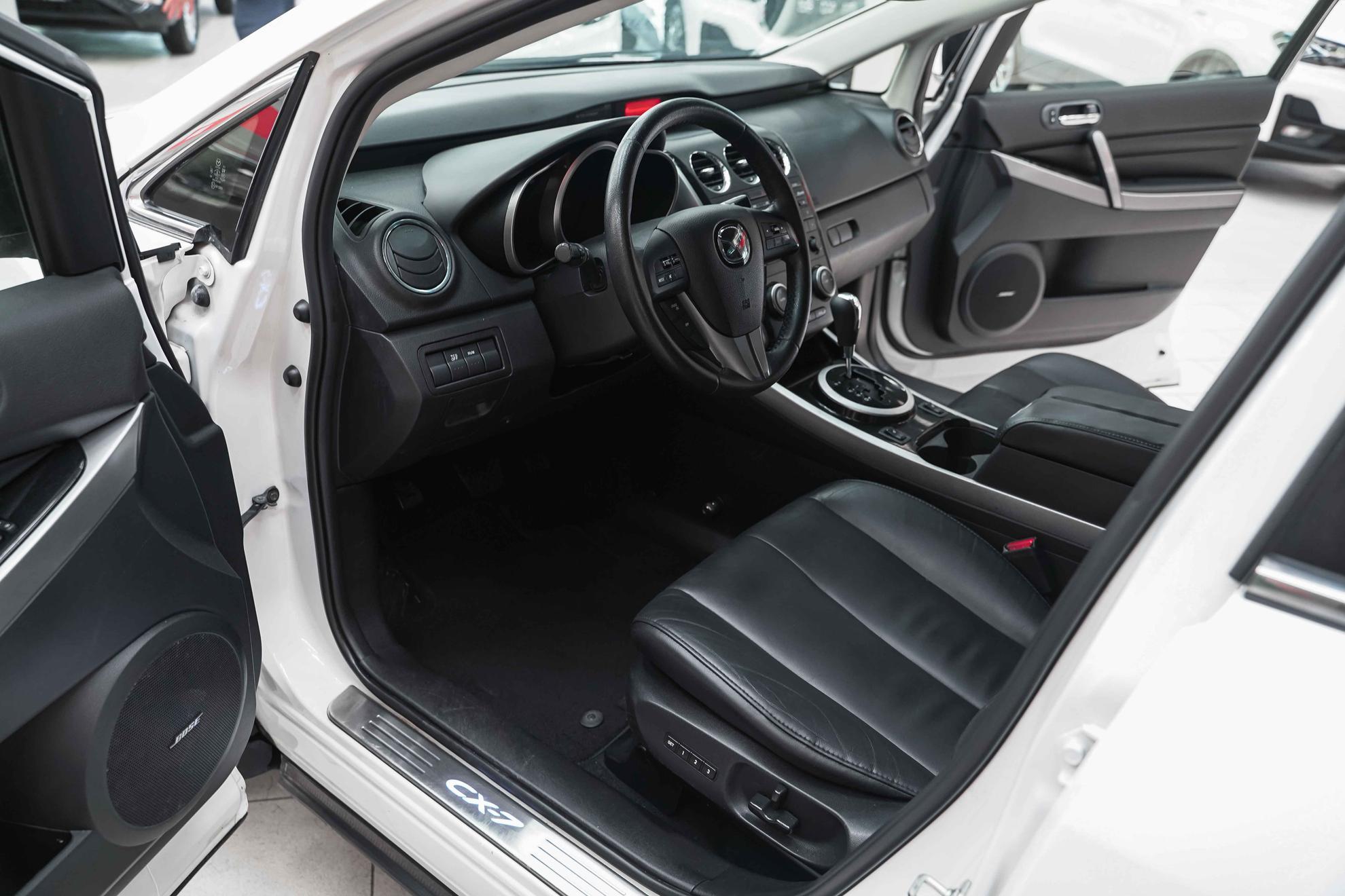 Mazda CX-7 2011, белый, ДЦ Орехово