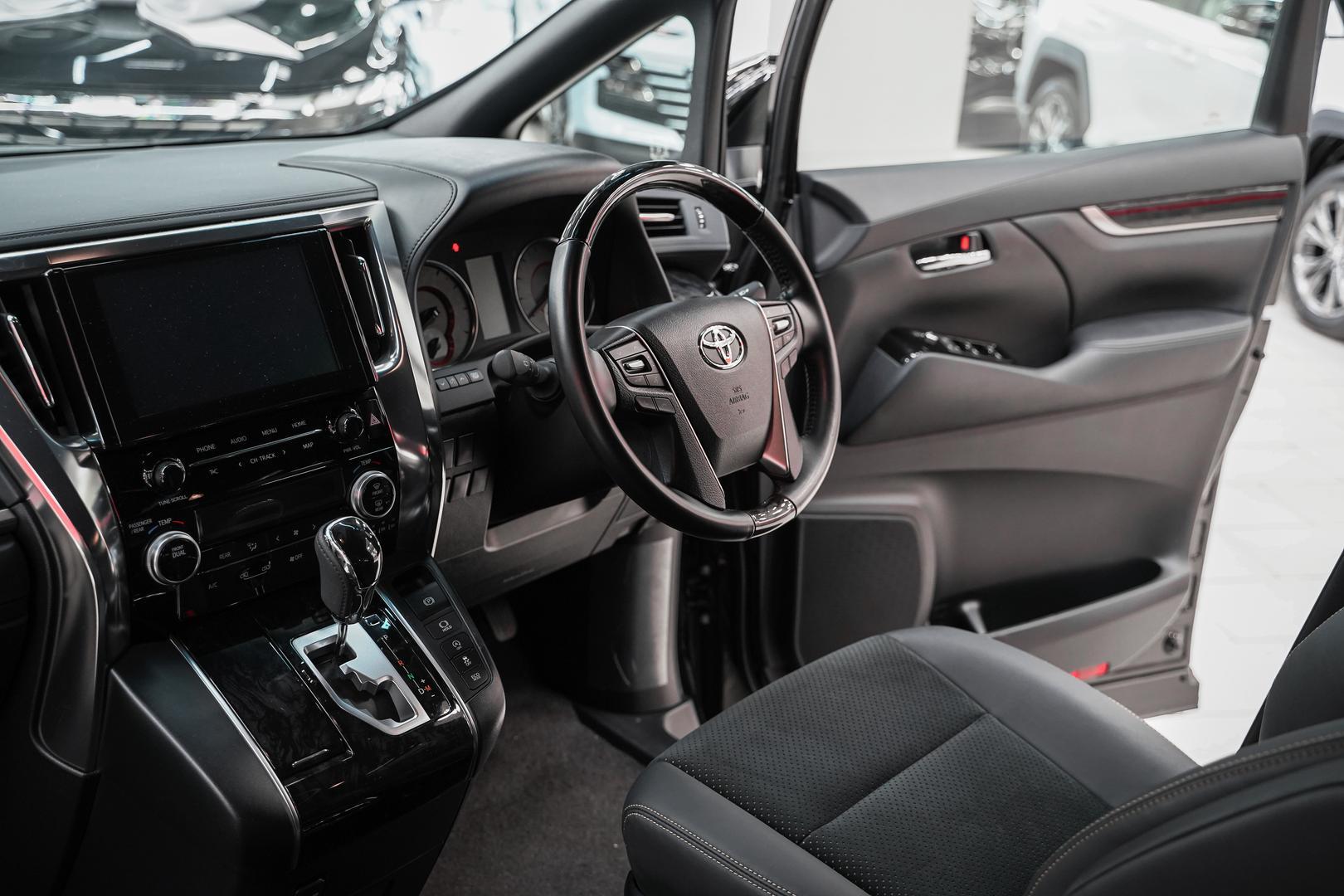 Toyota Alphard 2020, черный, ДЦ Орехово