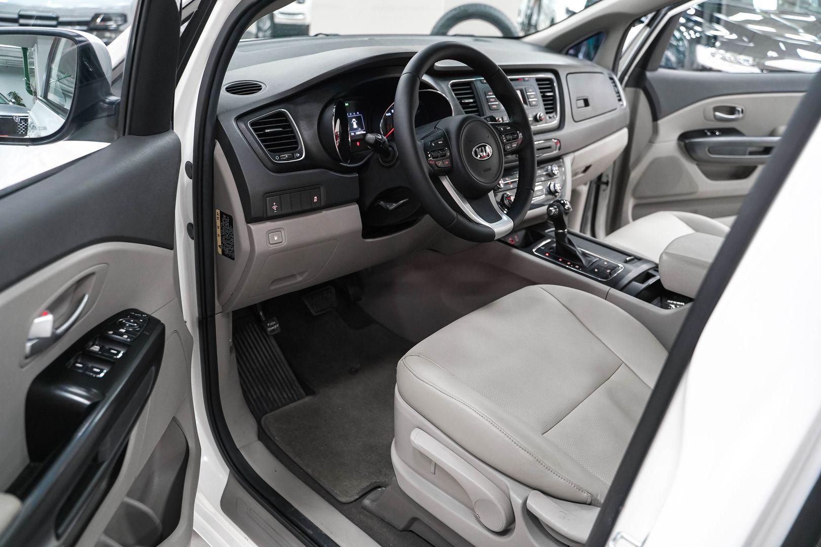Kia Carnival 2016, белый, ДЦ Орехово