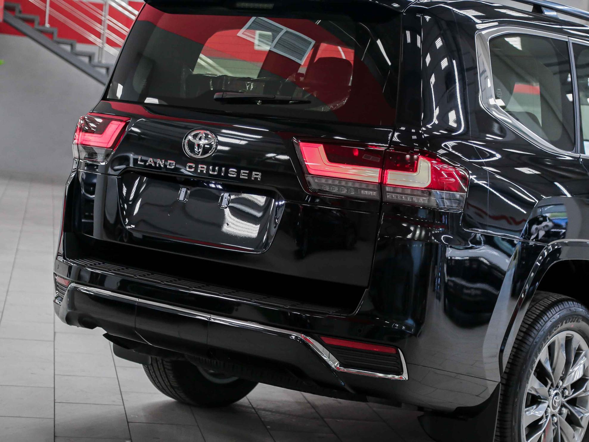 Toyota Land Cruiser 2026, черный, ДЦ Орехово