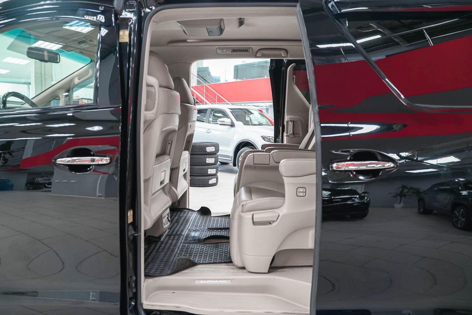 Toyota Alphard 2012, черный, ДЦ Орехово