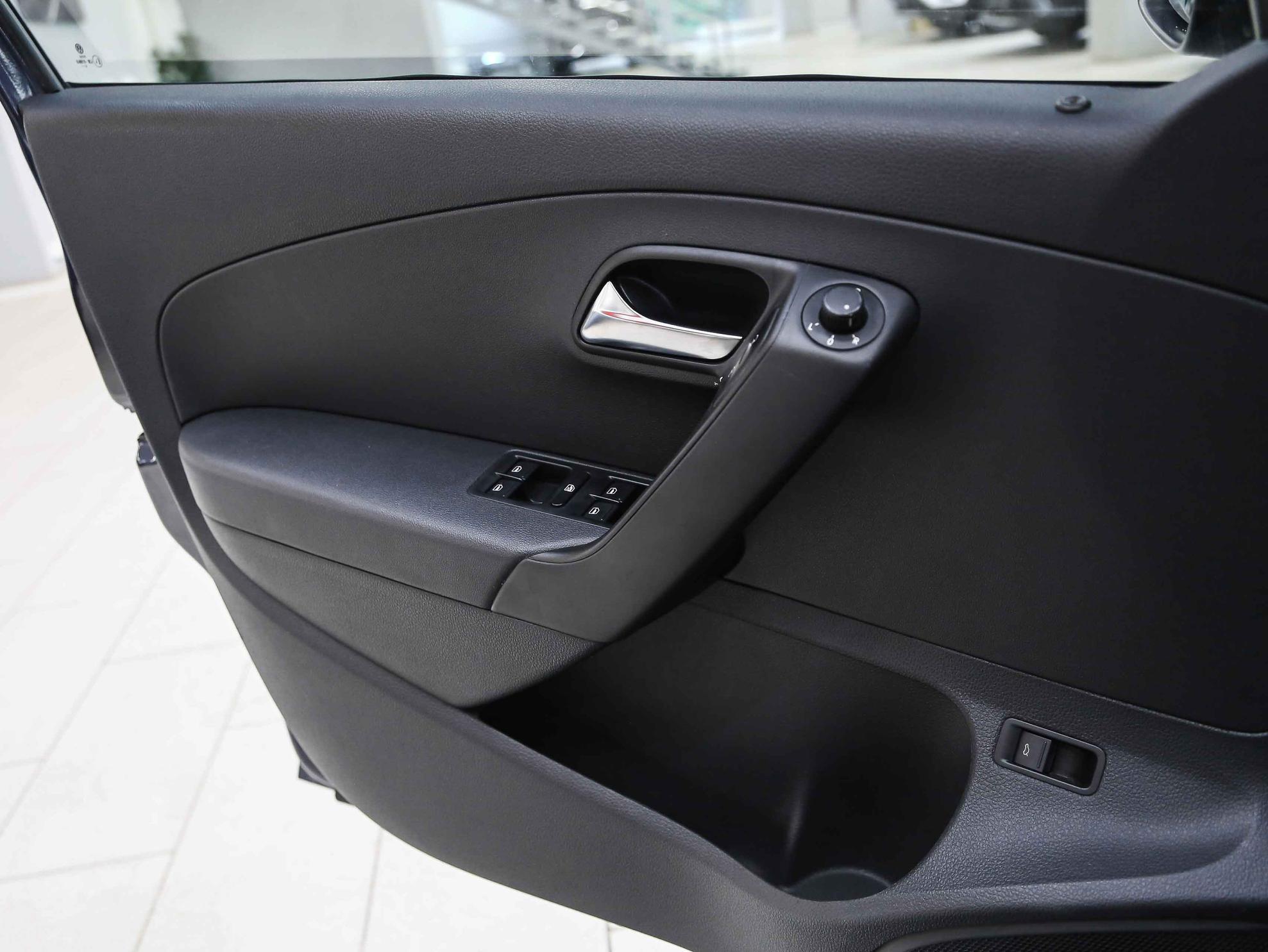 Volkswagen Polo 2016, синий, ДЦ Орехово