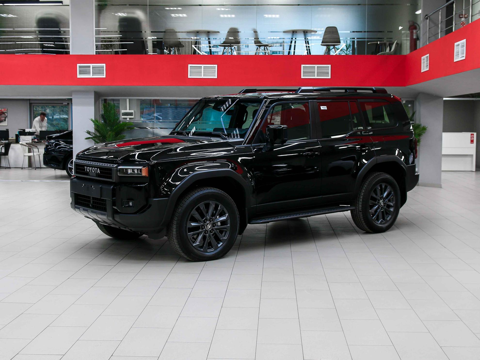 Toyota Land Cruiser Prado 2026, черный, ДЦ Орехово