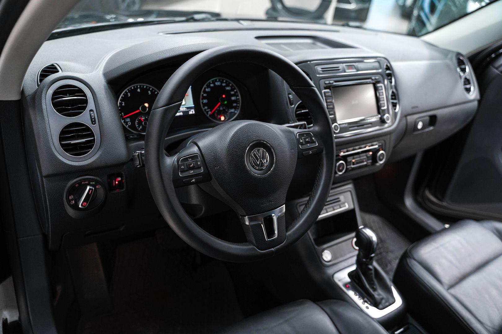 Volkswagen Tiguan 2012, черный, ДЦ Орехово