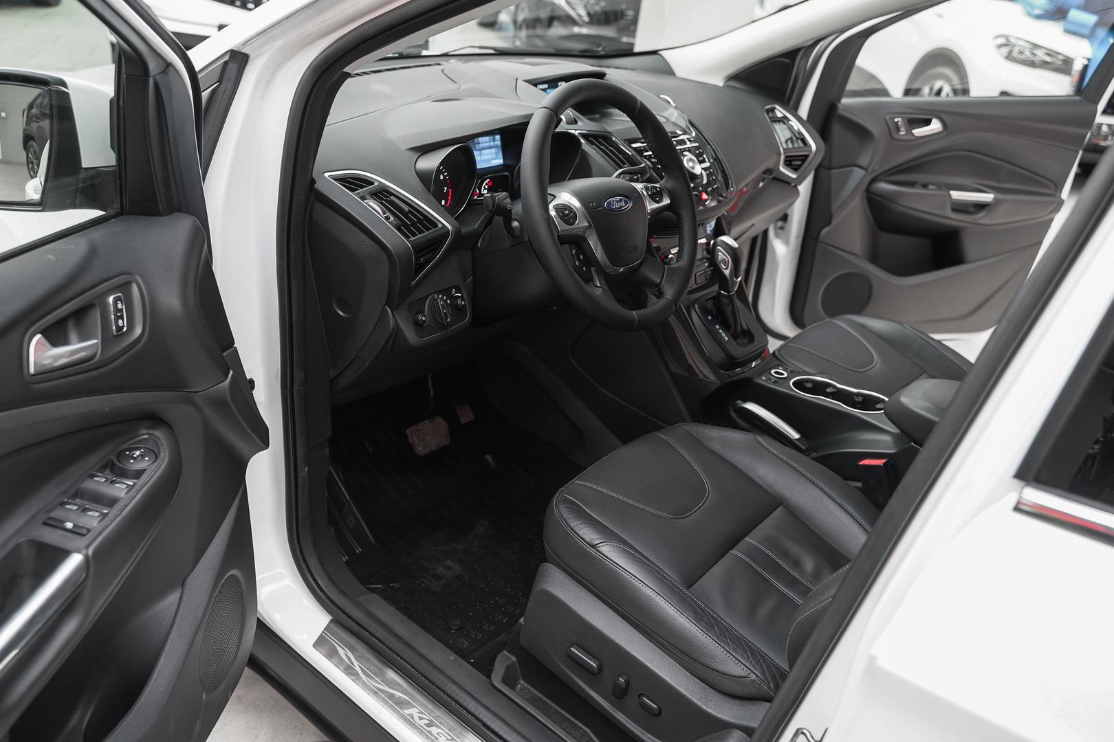 Ford Kuga 2013, белый, ДЦ Орехово