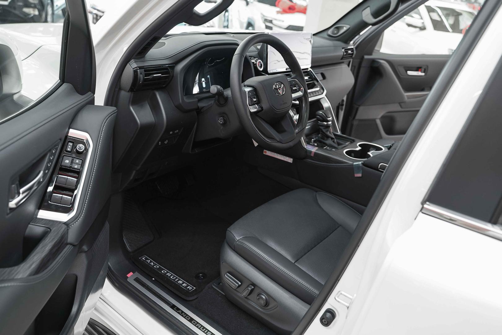 Toyota Land Cruiser 2026, белый, ДЦ Орехово