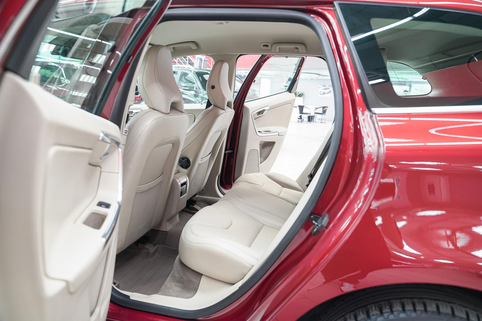 Volvo XC60 2011, красный, ДЦ Орехово