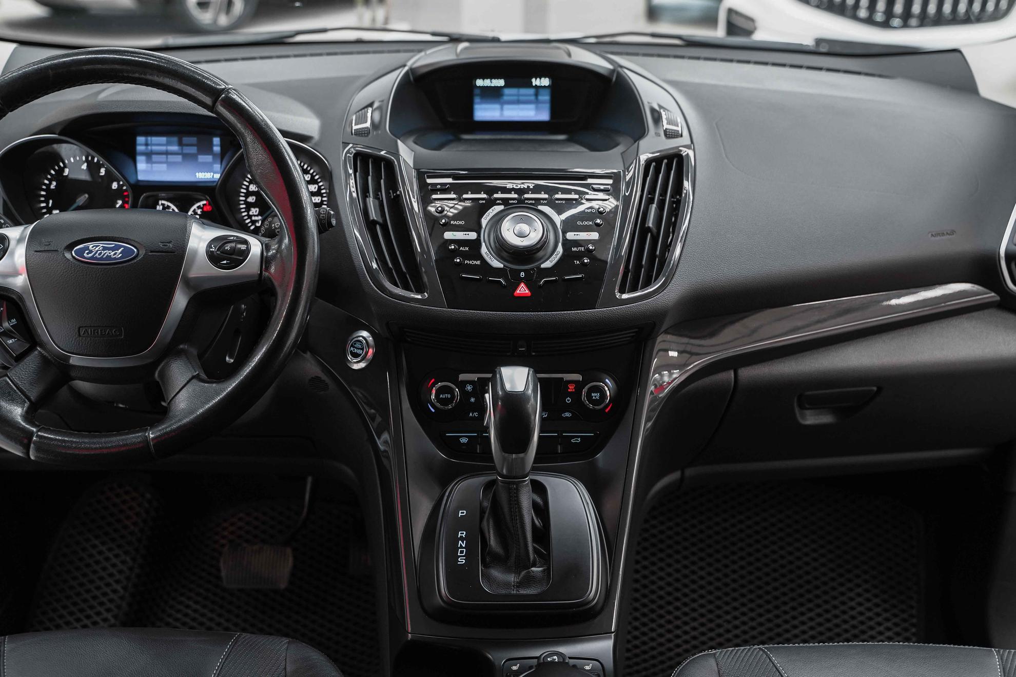 Ford Kuga 2013, белый, ДЦ Орехово
