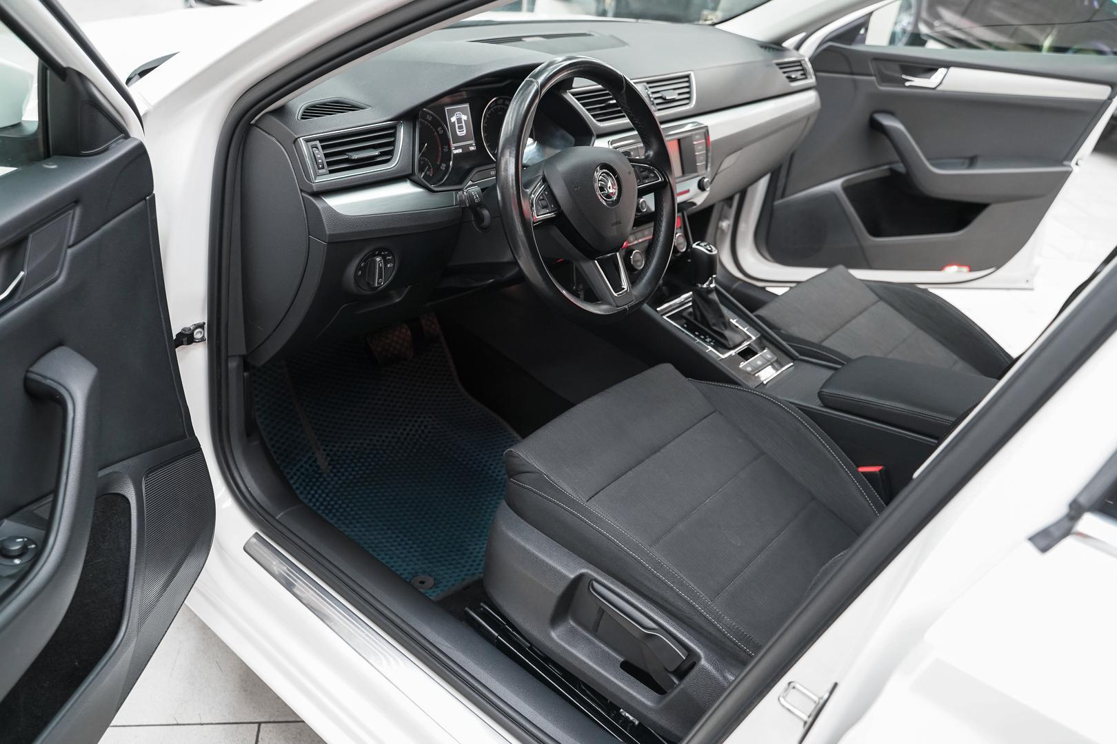 Skoda Superb 2016, белый, ДЦ Орехово