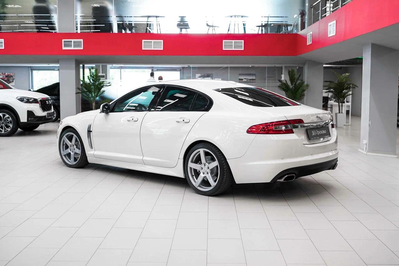 Jaguar XF 2008, белый, ДЦ Орехово