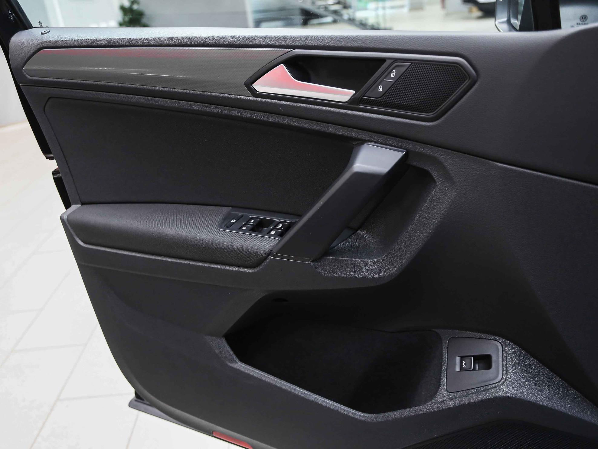 Volkswagen Tiguan 2020, черный, ДЦ Орехово
