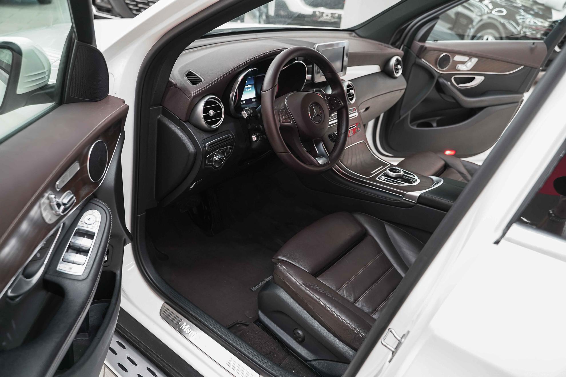 Mercedes-Benz GLC 2017, белый, ДЦ Орехово
