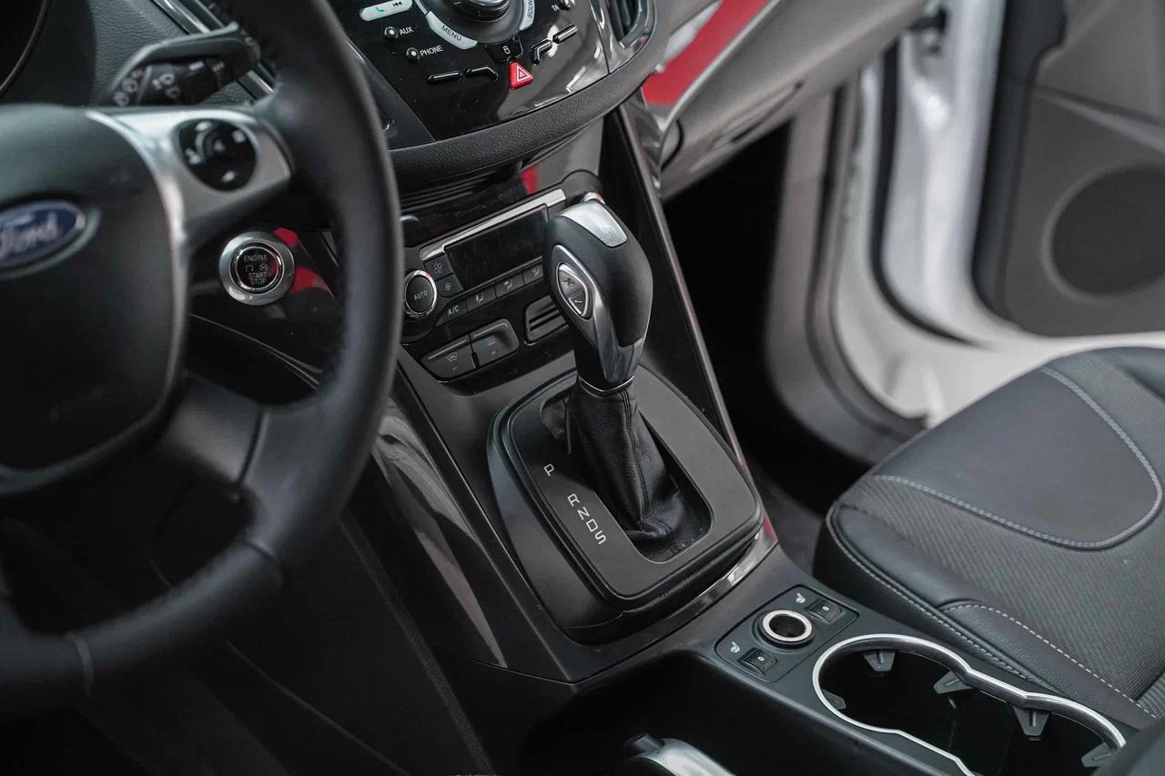 Ford Kuga 2015, белый, ДЦ Орехово