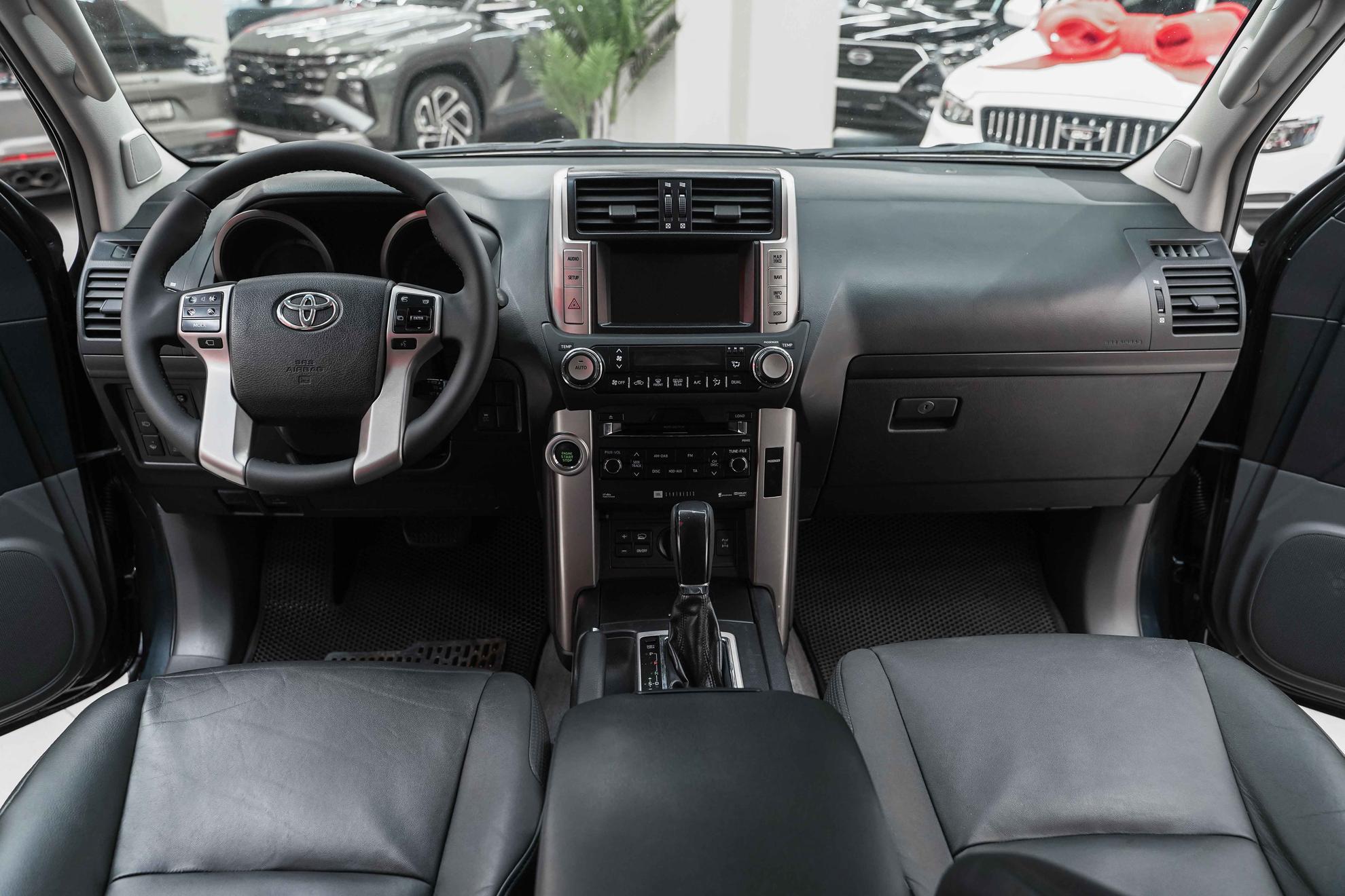 Toyota Land Cruiser Prado 2013, серый, ДЦ Орехово