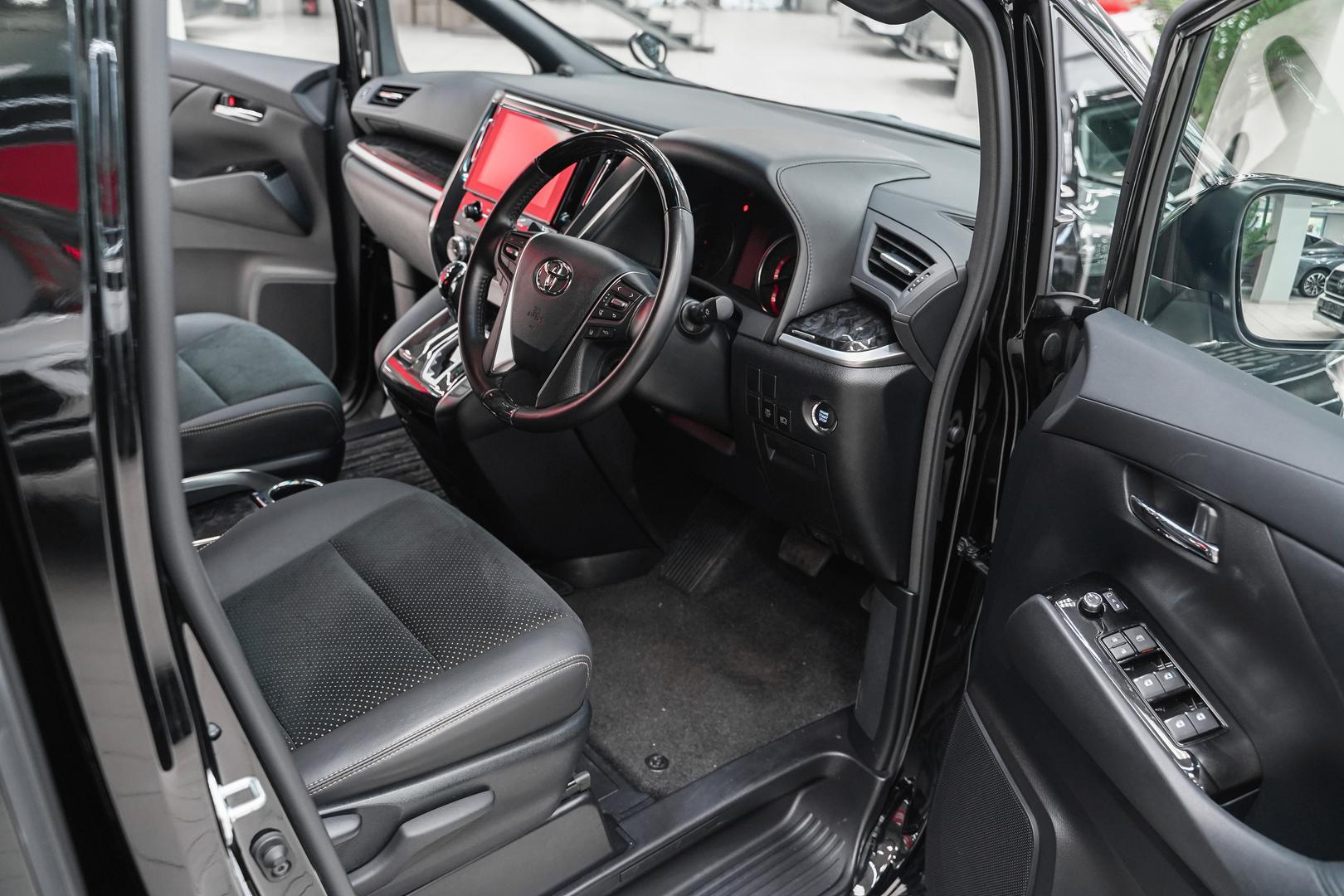 Toyota Alphard 2020, черный, ДЦ Орехово