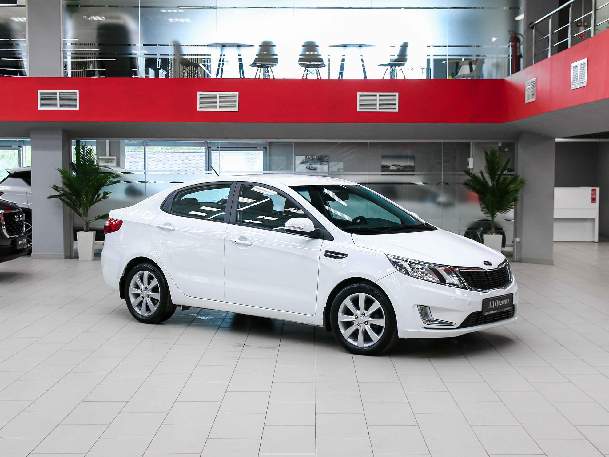 Kia Rio 2014, белый, ДЦ Орехово
