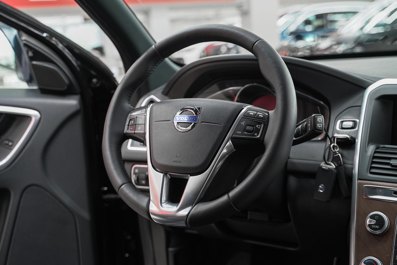 Volvo XC60 2016, черный, ДЦ Орехово