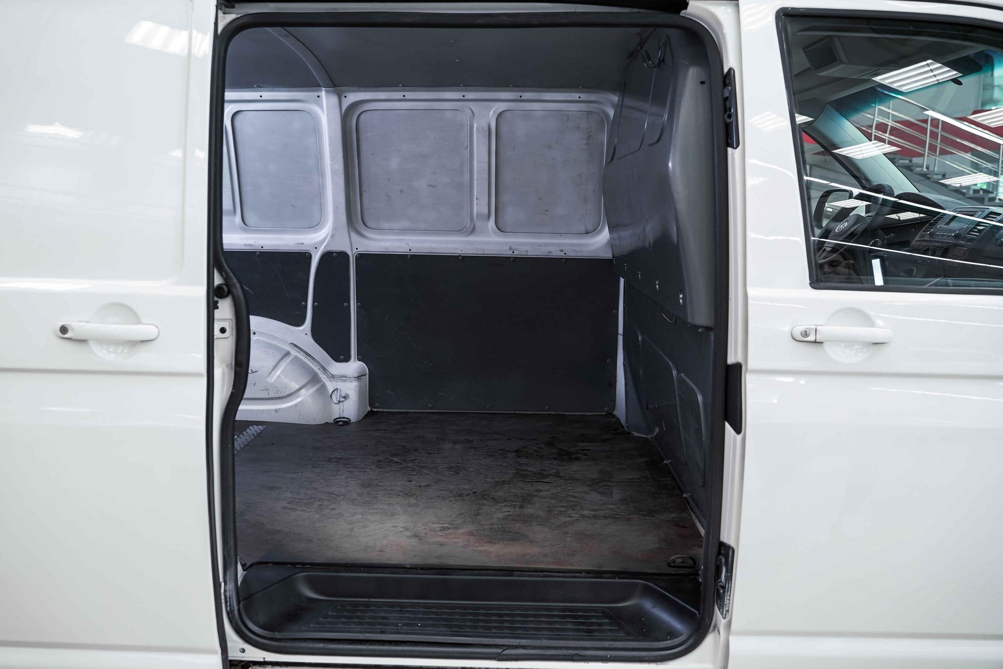 Volkswagen Transporter 2011, белый, ДЦ Орехово