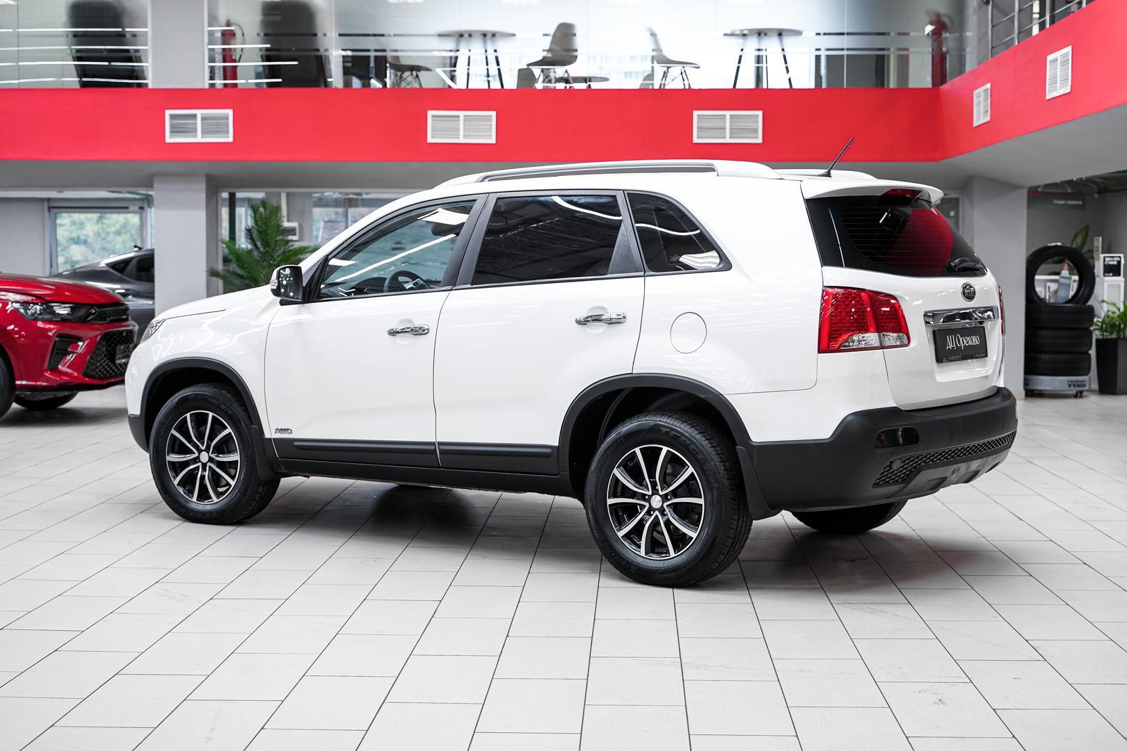 Kia Sorento 2012, белый, ДЦ Орехово