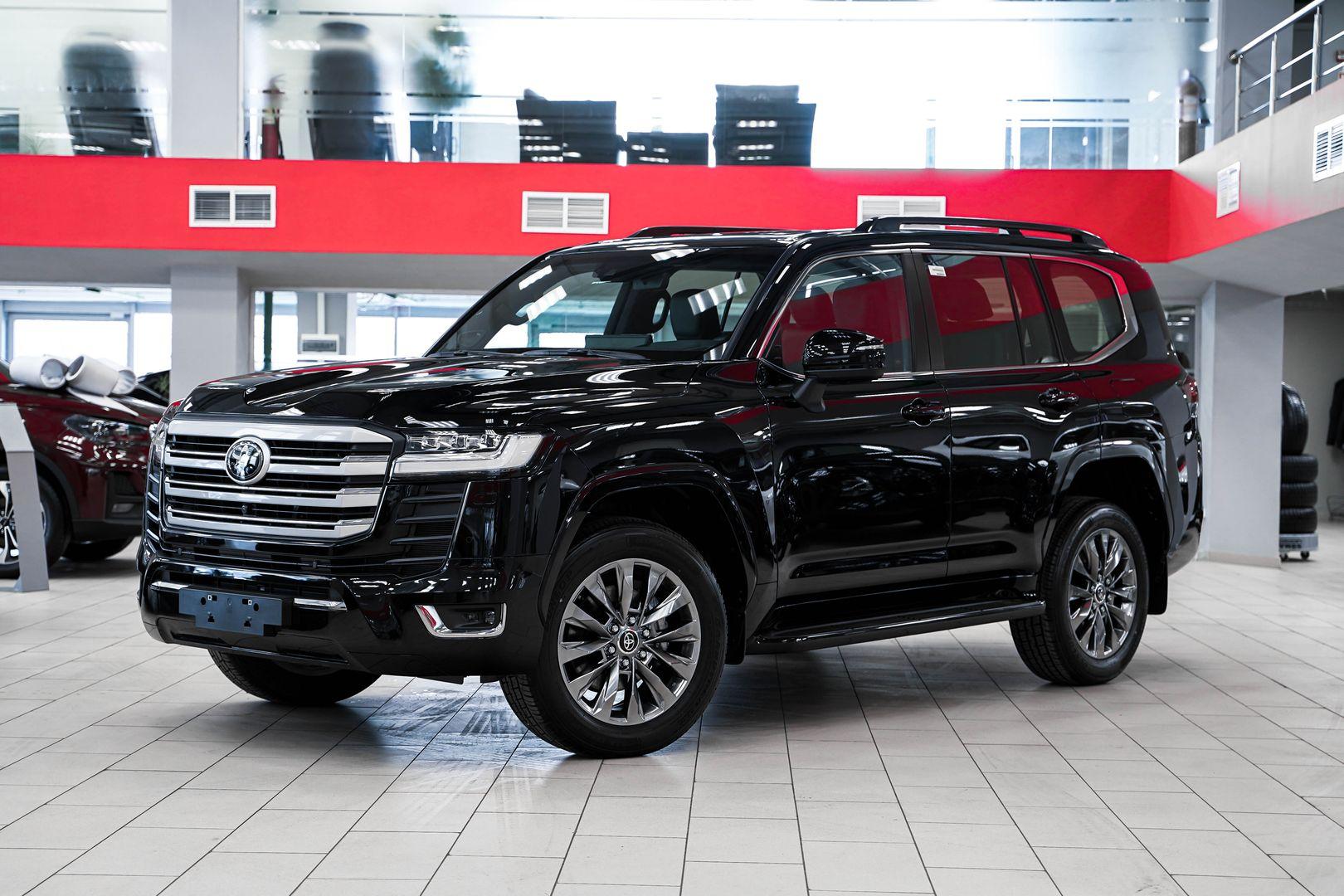 Toyota Land Cruiser 2024, черный, ДЦ Орехово