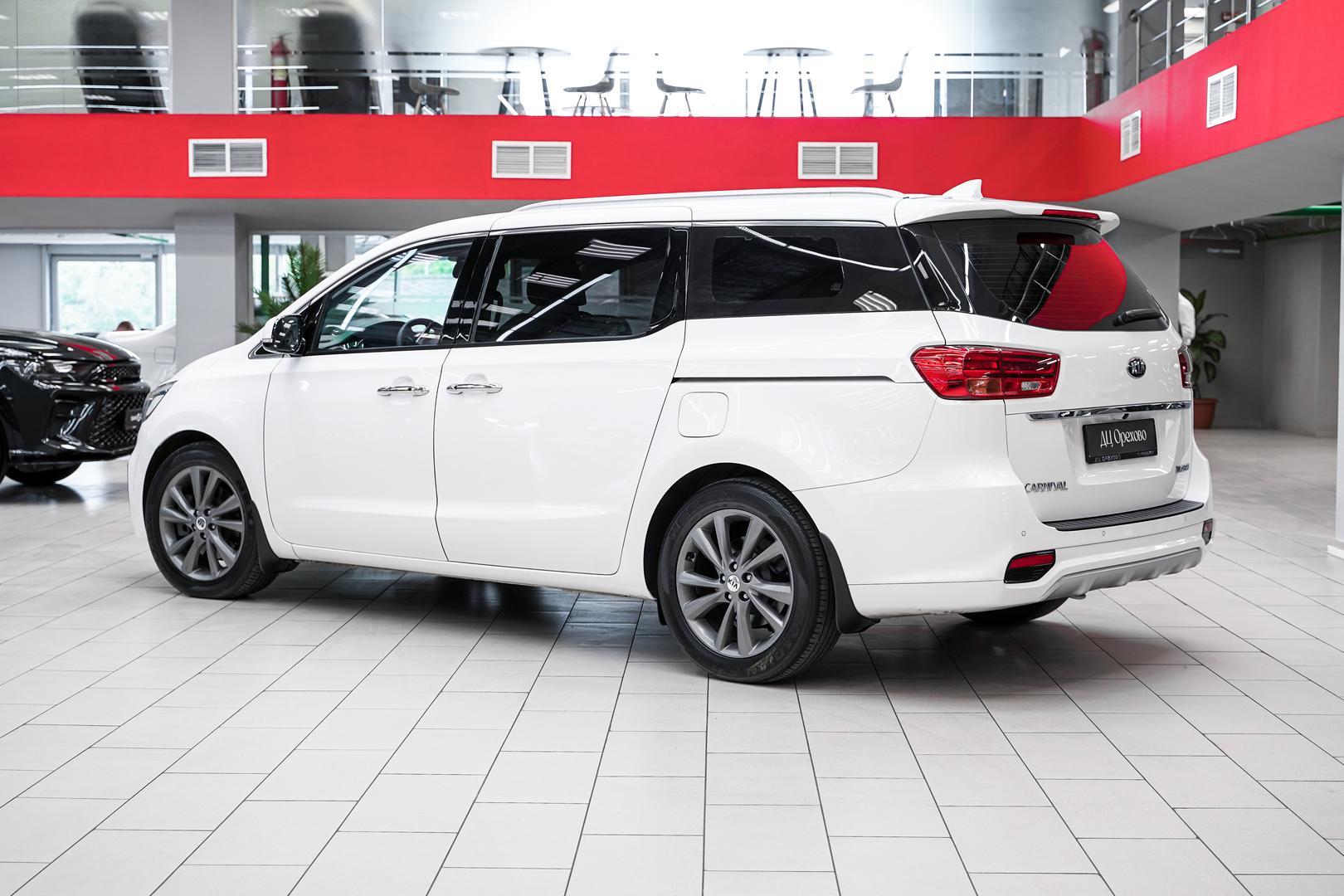 Kia Carnival 2018, белый, ДЦ Орехово
