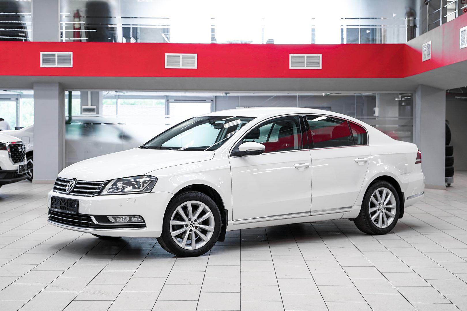 Volkswagen Passat 2013, белый, ДЦ Орехово