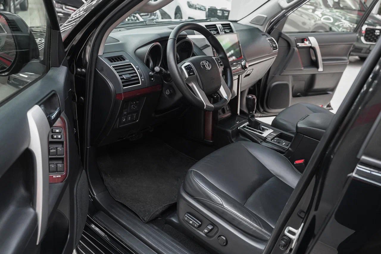 Toyota Land Cruiser Prado 2016, черный, ДЦ Орехово