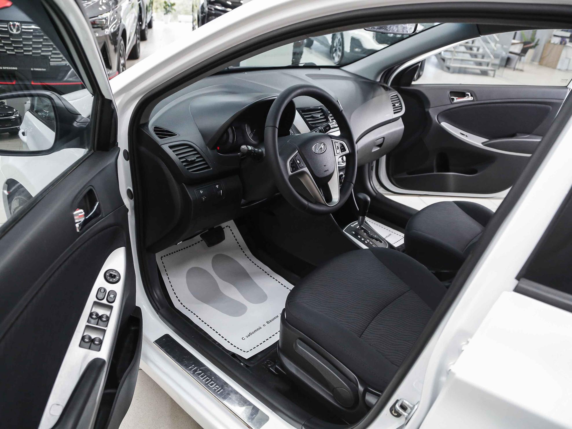 Hyundai Solaris 2014, белый, ДЦ Орехово