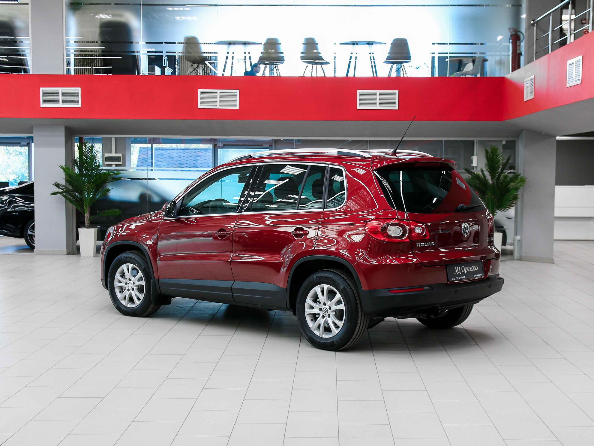 Volkswagen Tiguan 2009, красный, ДЦ Орехово