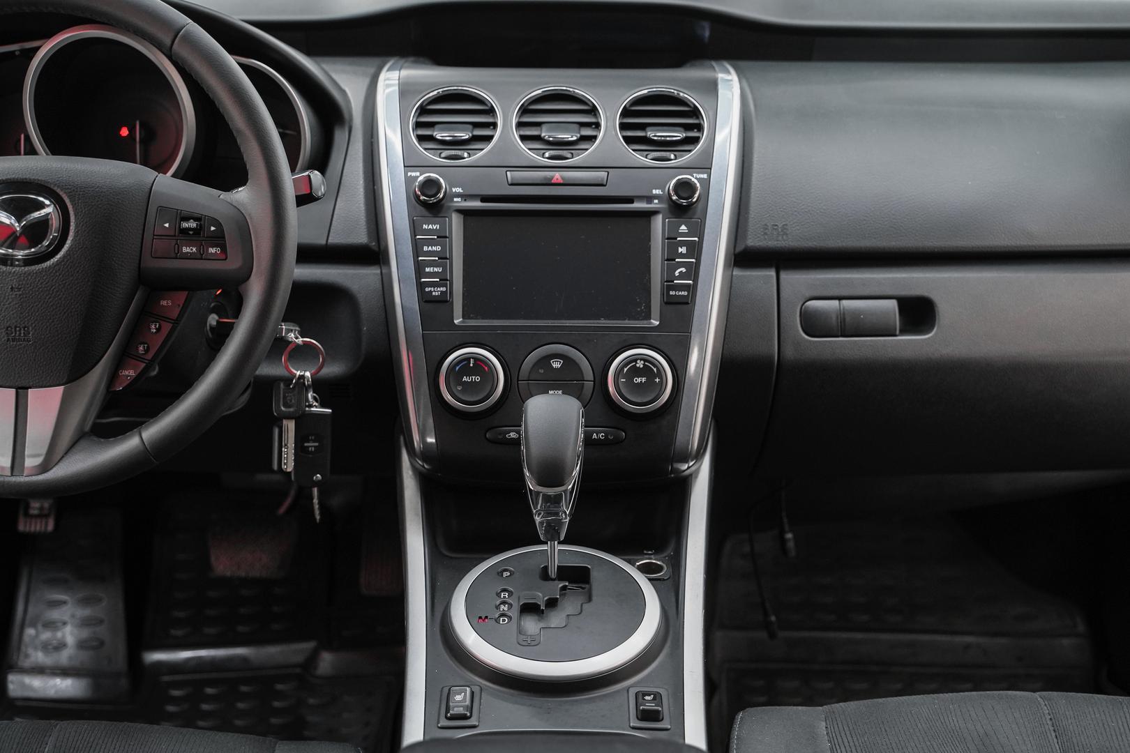 Mazda CX-7 2011, белый, ДЦ Орехово