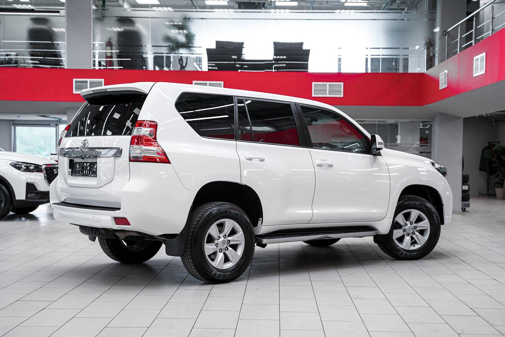 Toyota Land Cruiser Prado 2014, белый, ДЦ Орехово