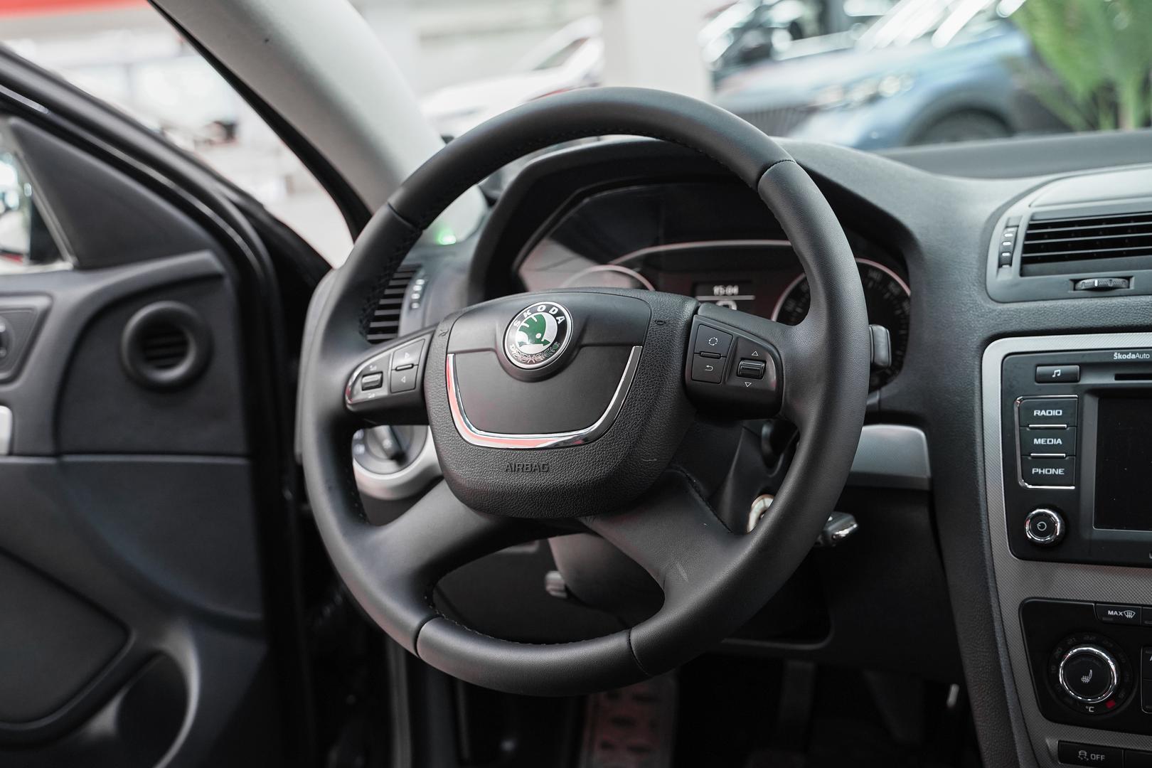 Skoda Octavia 2010, черный, ДЦ Орехово