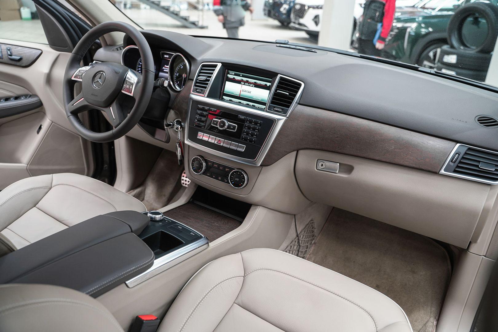 Mercedes-Benz M-Класс 2013, коричневый, ДЦ Орехово