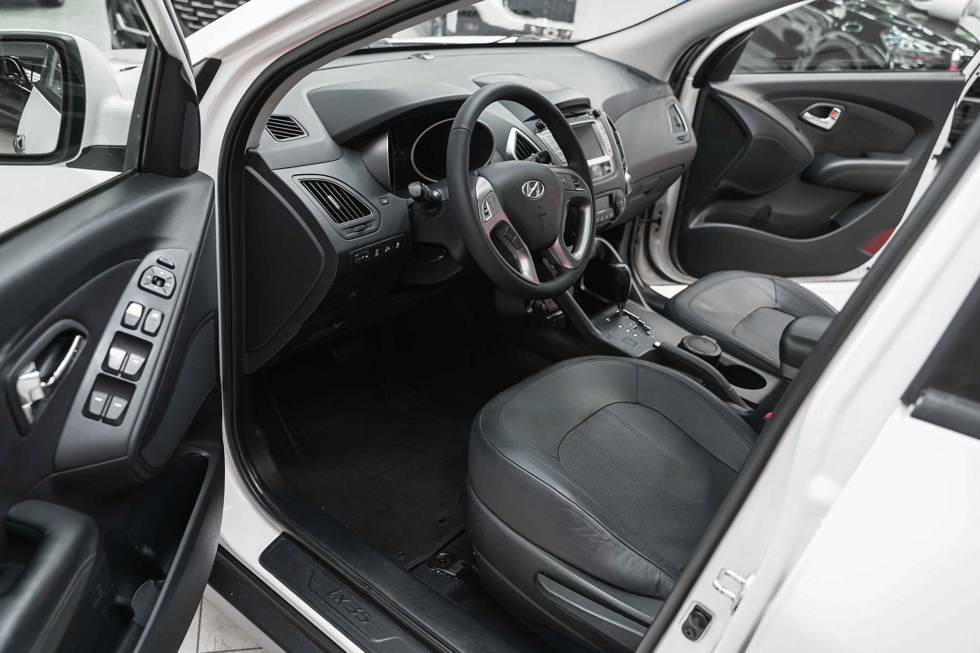 Hyundai ix35 2012, белый, ДЦ Орехово