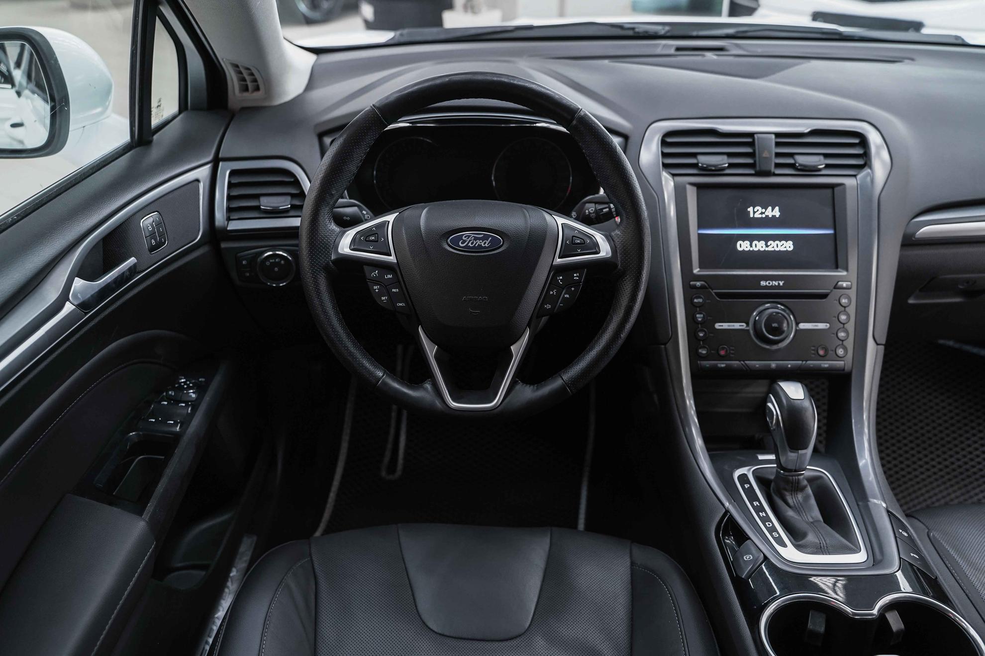 Ford Mondeo 2014, белый, ДЦ Орехово