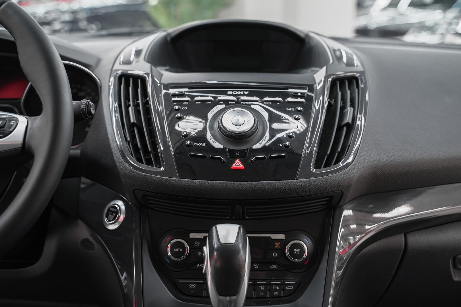 Ford Kuga 2015, белый, ДЦ Орехово