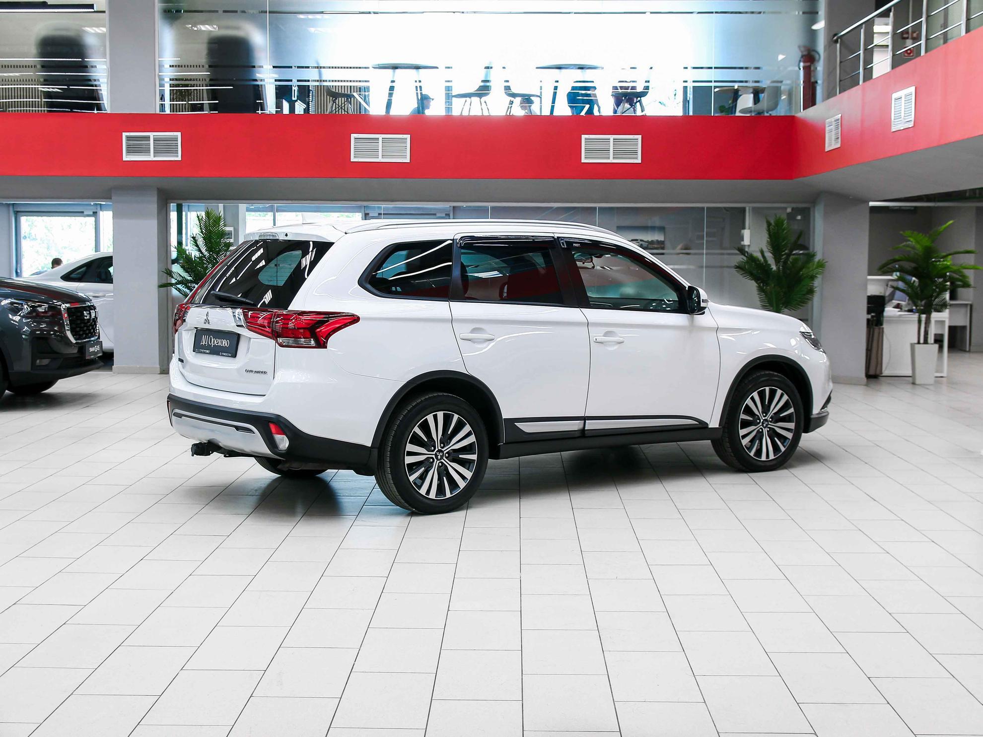 Mitsubishi Outlander 2019, белый, ДЦ Орехово