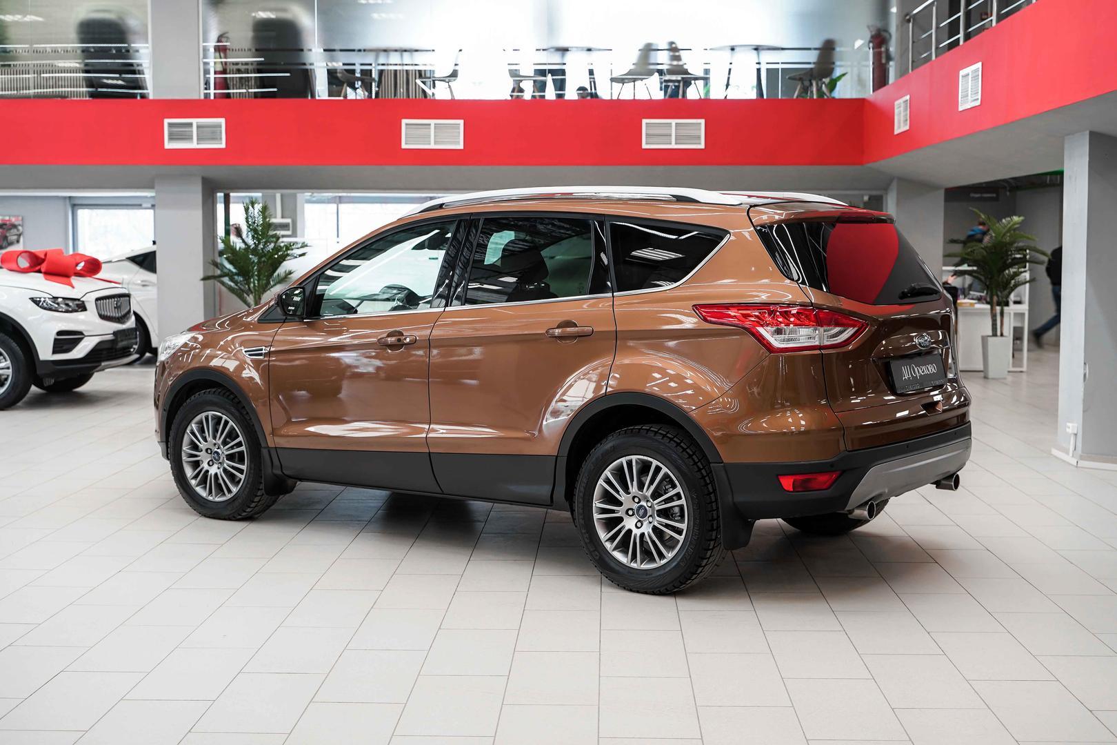 Ford Kuga 2013, золотой, ДЦ Орехово