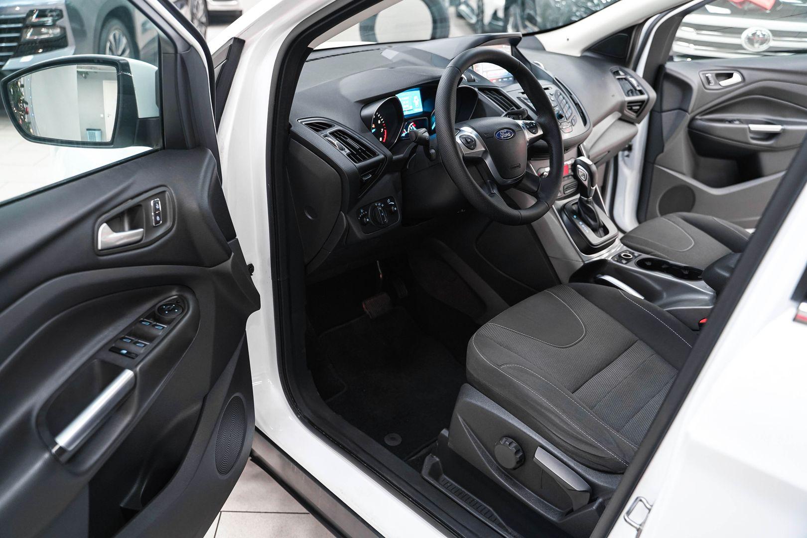 Ford Kuga 2015, белый, ДЦ Орехово