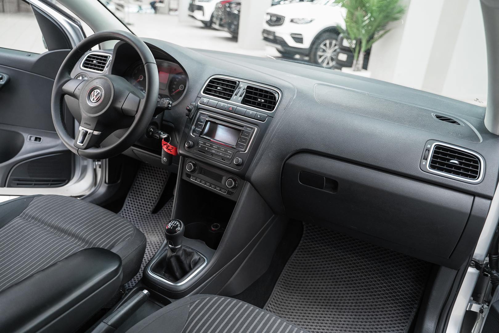Volkswagen Polo 2013, серебряный, ДЦ Орехово