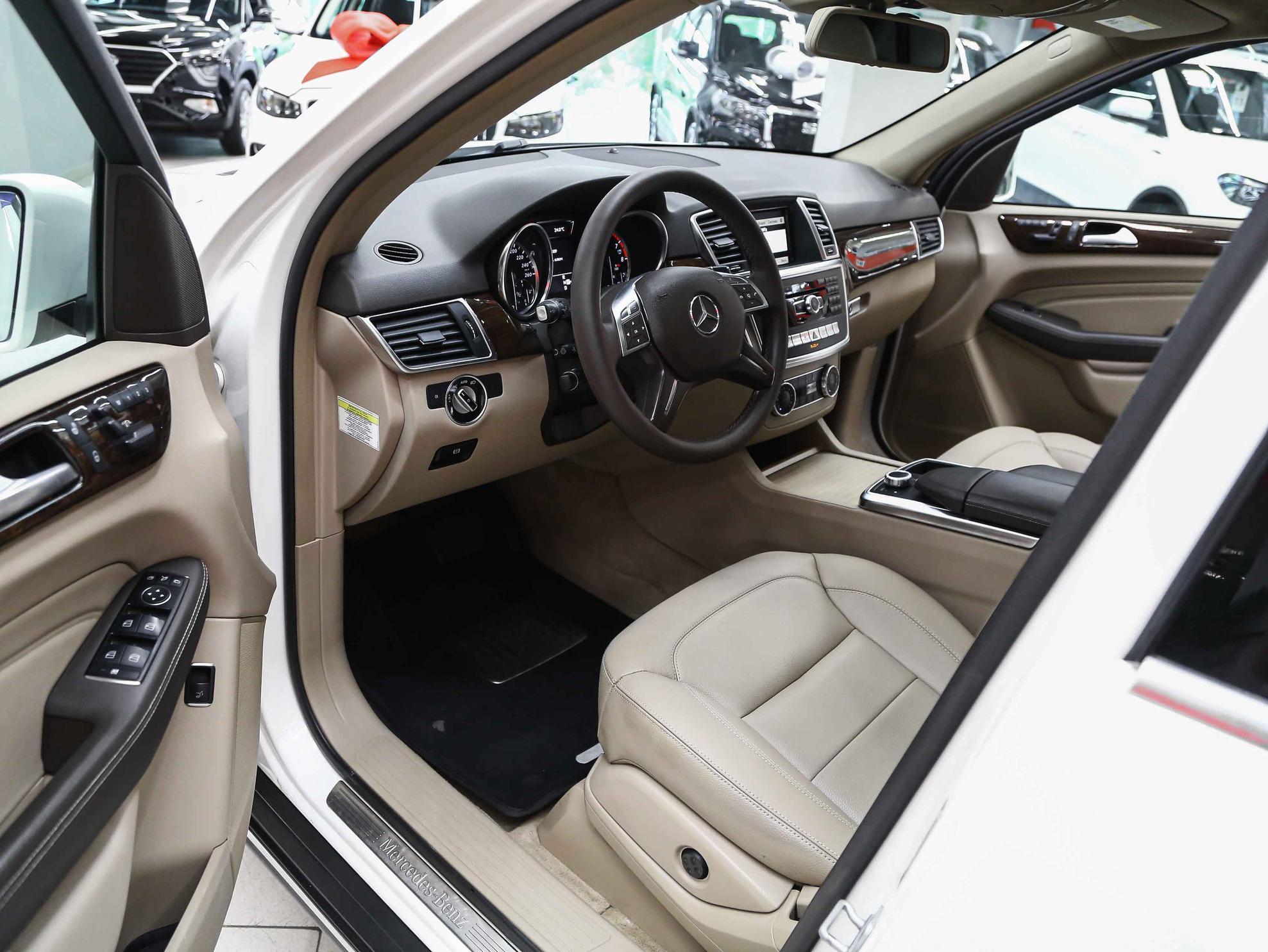 Mercedes-Benz M-Класс 2012, белый, ДЦ Орехово